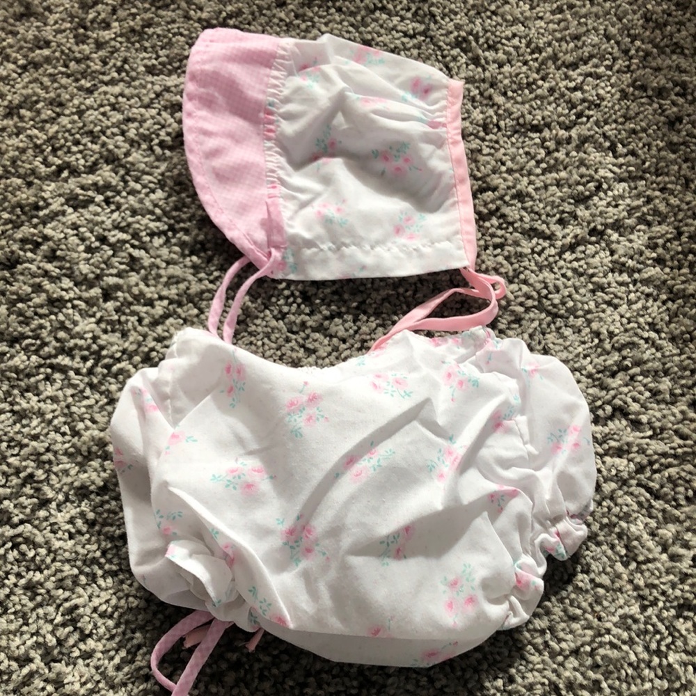 7/$25🌟🌟 Diaper cover w/ matching bonnet
